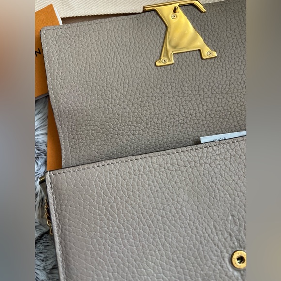 Louis Vuitton Taurillon Capucines Long Bifold Wallet on chain/crossbody bag 🔥 - Picture 11 of 16